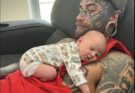 24-year-old dad, whose body is completely covered with more than 200 tattoos, removed them for the sake of his baby daughter … Better sit down before seeing him today Check 1st comment